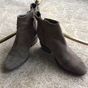 BOGO FREE!✨Hidden Wedge Booties:equal/lesser value